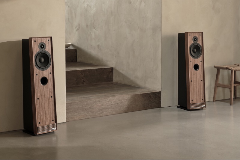 Ruark Talisman-R in Fused Walnut veneer with Walnut slat trim